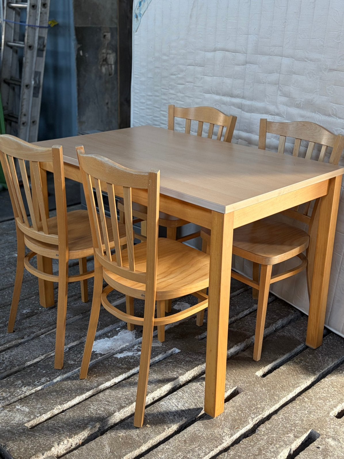 Houten stoelen/tafel, Ophalen, Zo goed als nieuw, 4 tot 6 stoelen