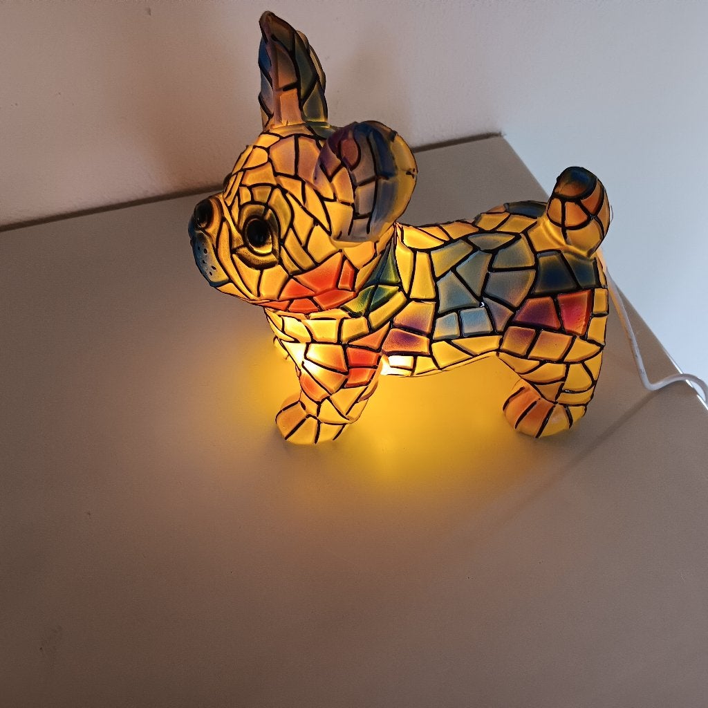 Tafellamp in de vorm van een hondje, franse Bulldog, Figuurlamp, Kunststof, Overige merken, Meerkleurig