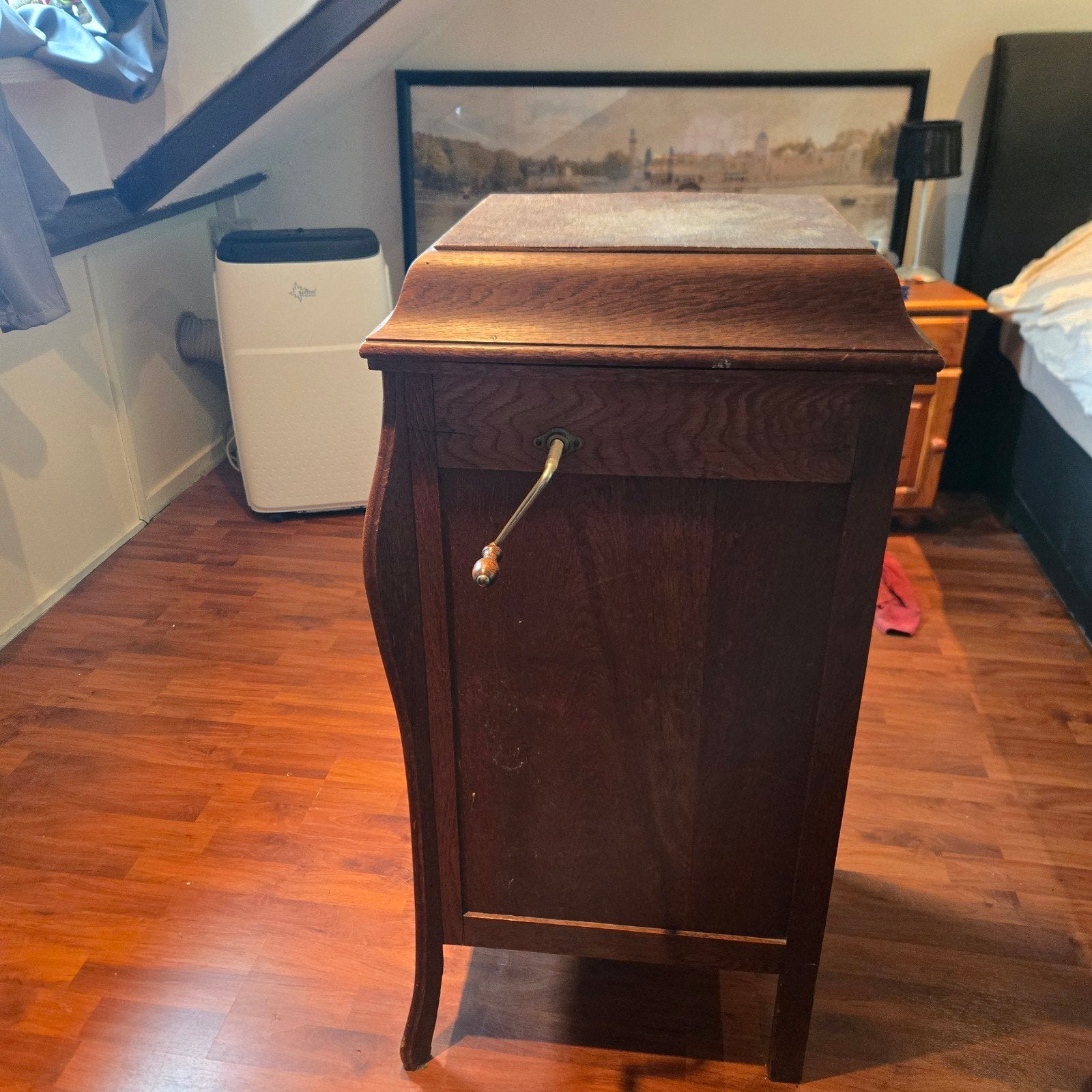 Foto 4 van Antieke platenspeler met handzwengel