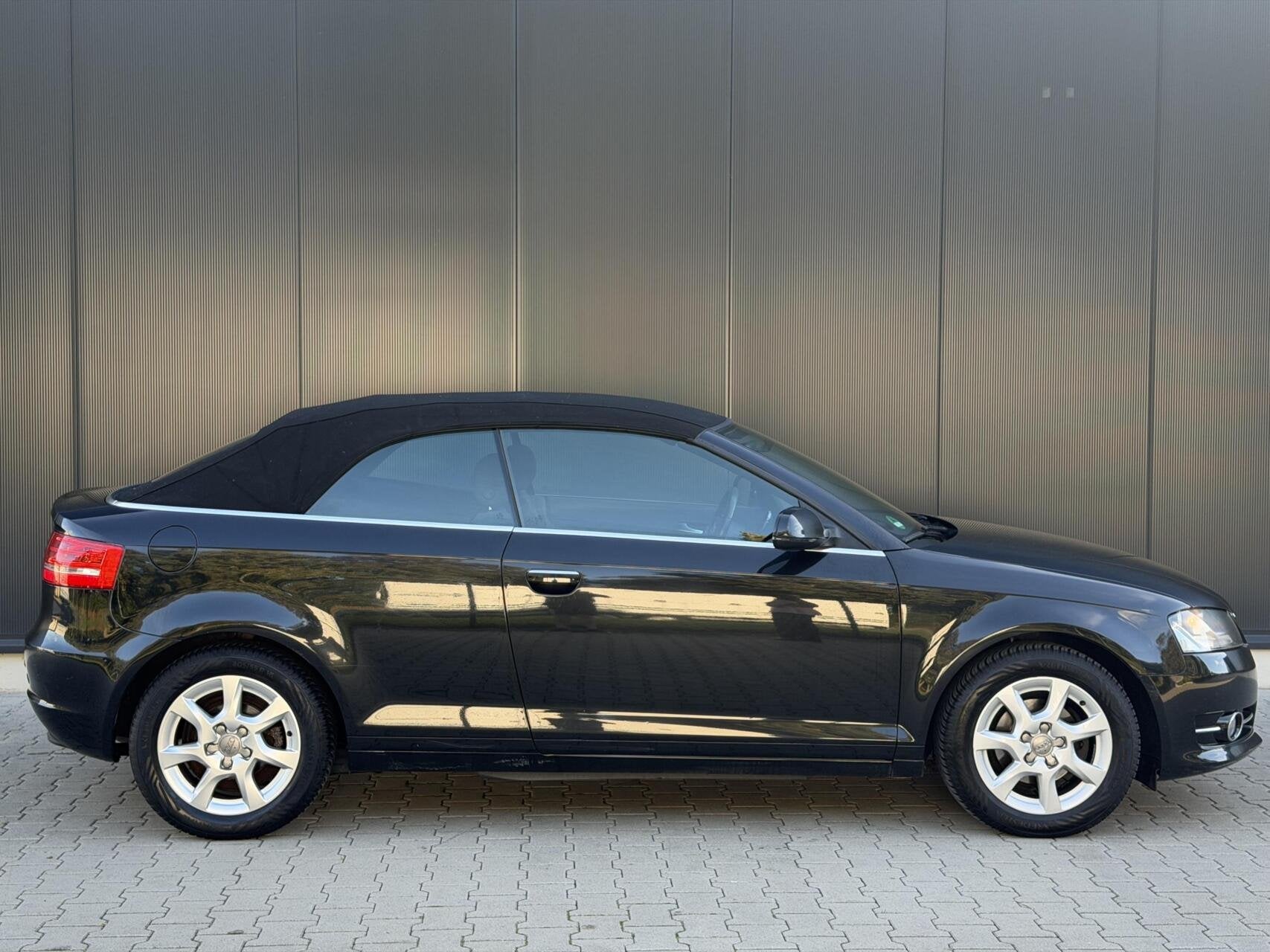 Audi A3 Cabriolet 1.2 TFSI Attraction Pro Trekhaak cruise, Auto's, Voorwielaandrijving, Euro 5, Stof, Gebruikt