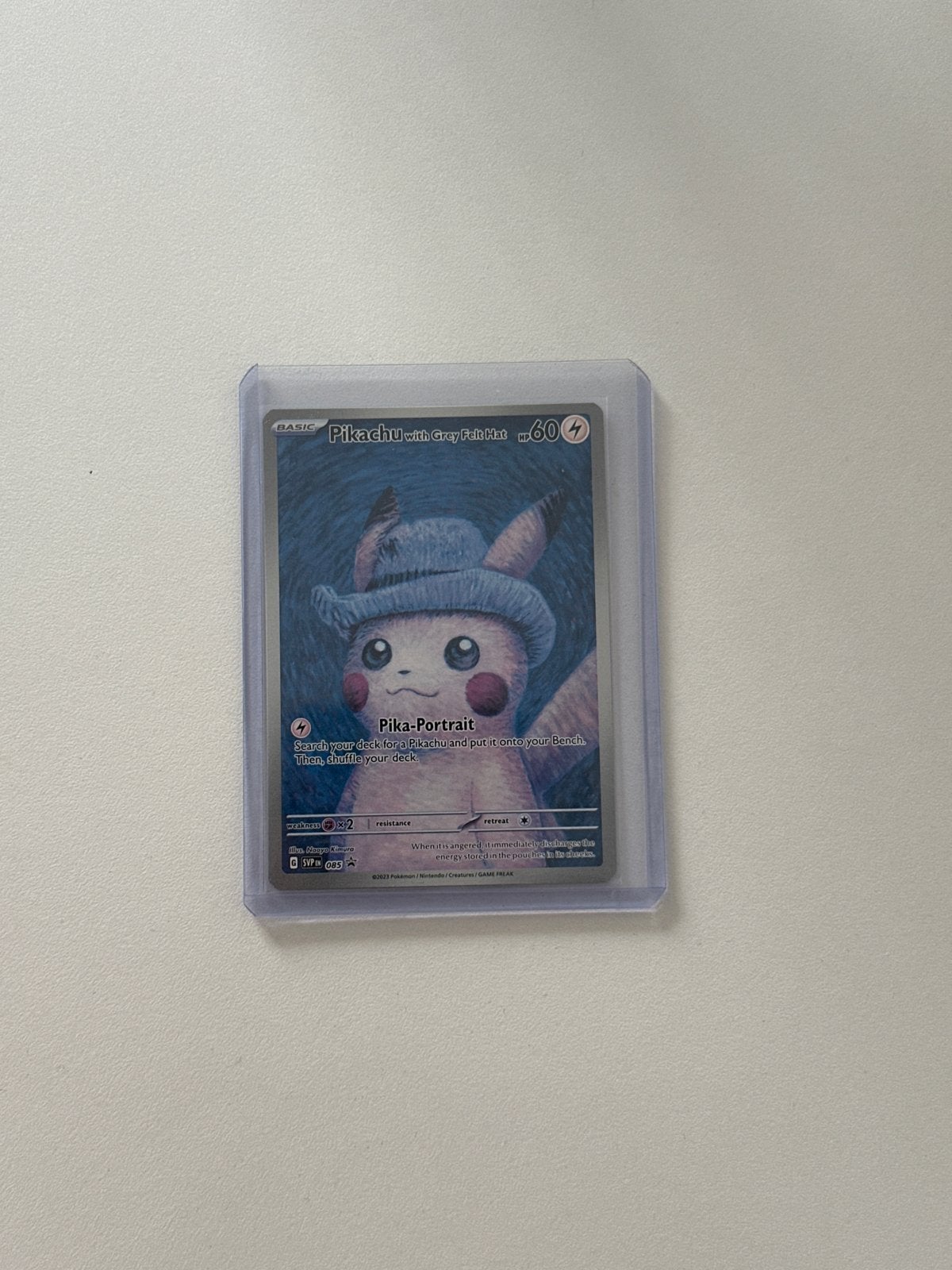 Pikachu met grijze vilten hoed 085 Van Gogh Pokémon kaart, Ophalen of Verzenden, Zo goed als nieuw, Losse kaart
