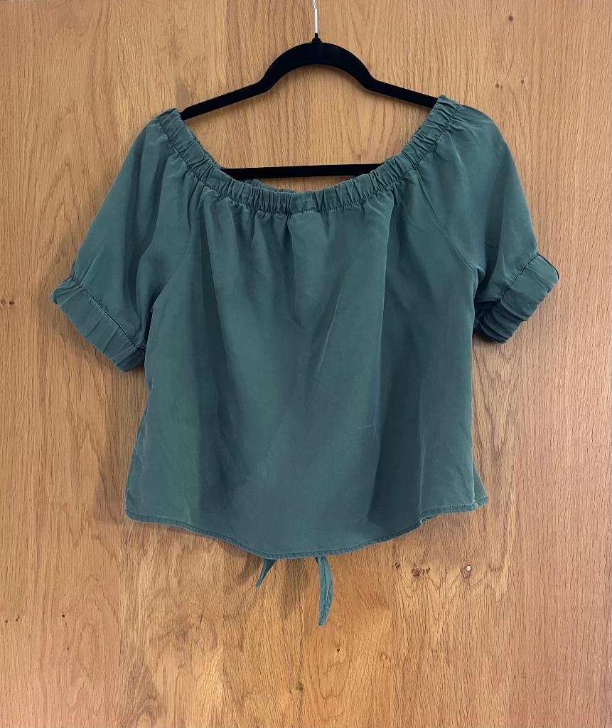 Legergroen Off shoulder Top | Noisy May (M), Maat 38/40 (M), Ophalen of Verzenden, Zo goed als nieuw, Korte mouw