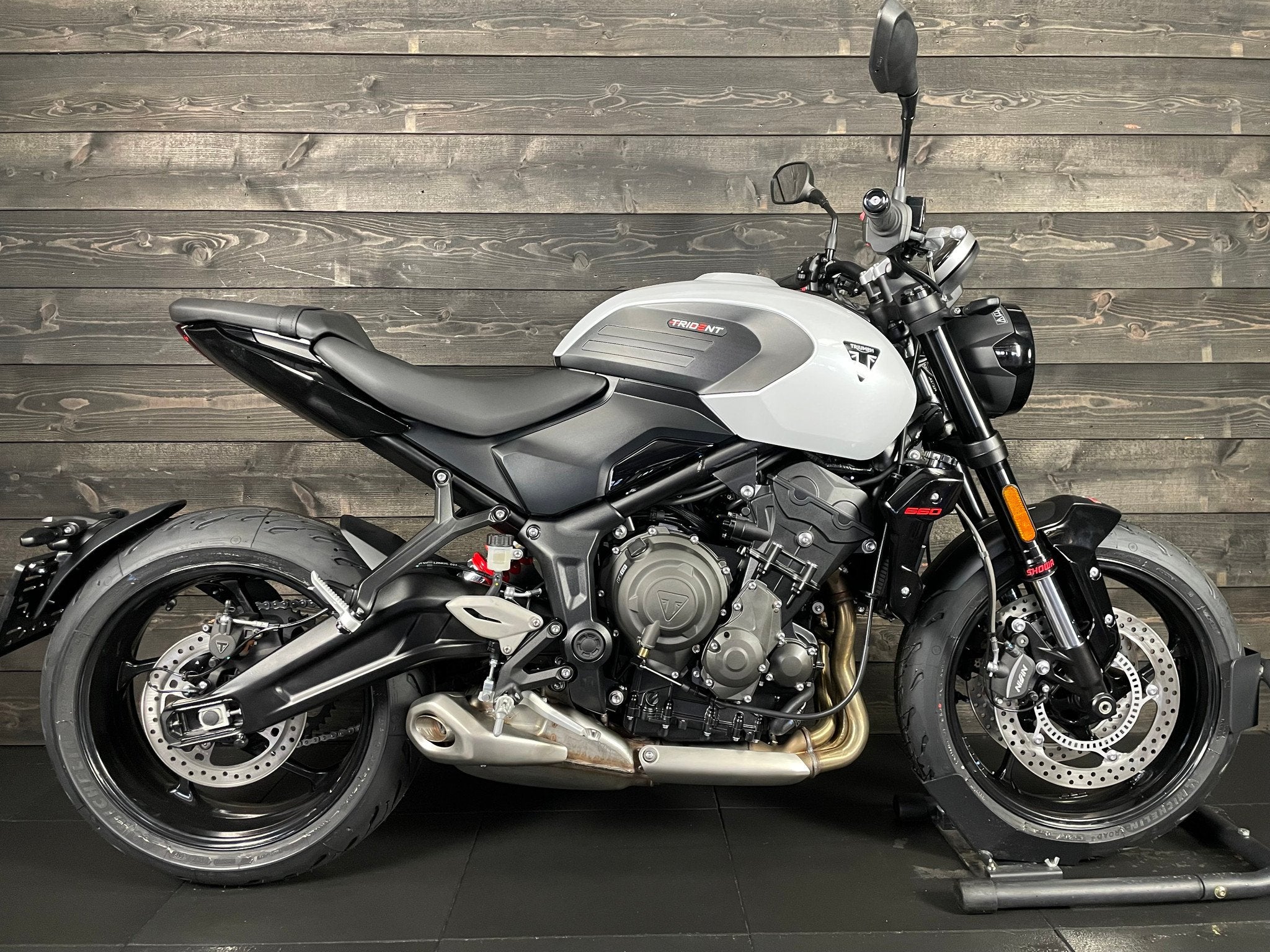 Triumph TRIDENT 660 SNOWDONIA WHITE (bj 2026), Meer dan 35 kW, Toermotor, 660 cc, Bedrijf