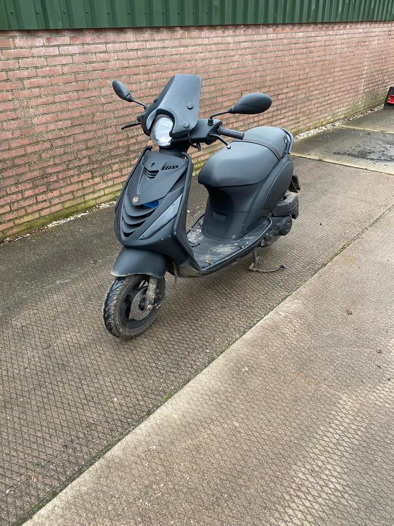 Piaggio zip 4t 2021, Fietsen en Brommers, Scooters | Piaggio, Ophalen, Gebruikt, Maximaal 45 km/u, Zip