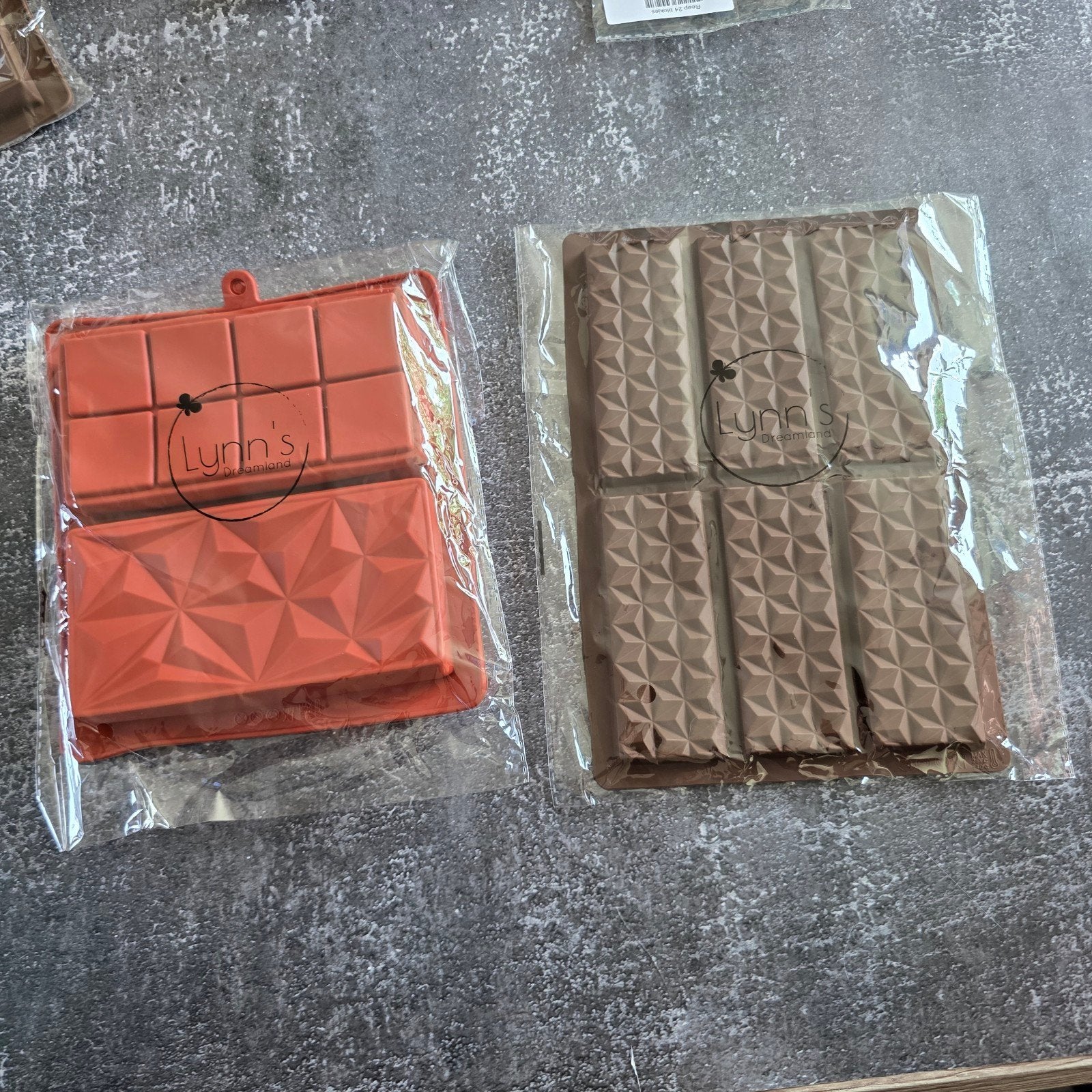 Set van 2 siliconen bakvormen - Mal voor (gevulde) chocolade, Ophalen of Verzenden, Nieuw, Taarten, Bakvorm