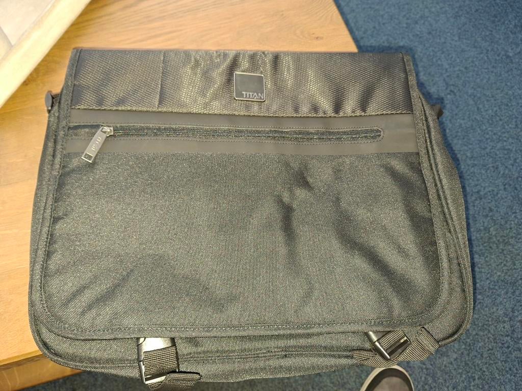 Nieuwe Titan laptoptas - Zwart, Computers en Software, Laptoptassen, Ophalen of Verzenden