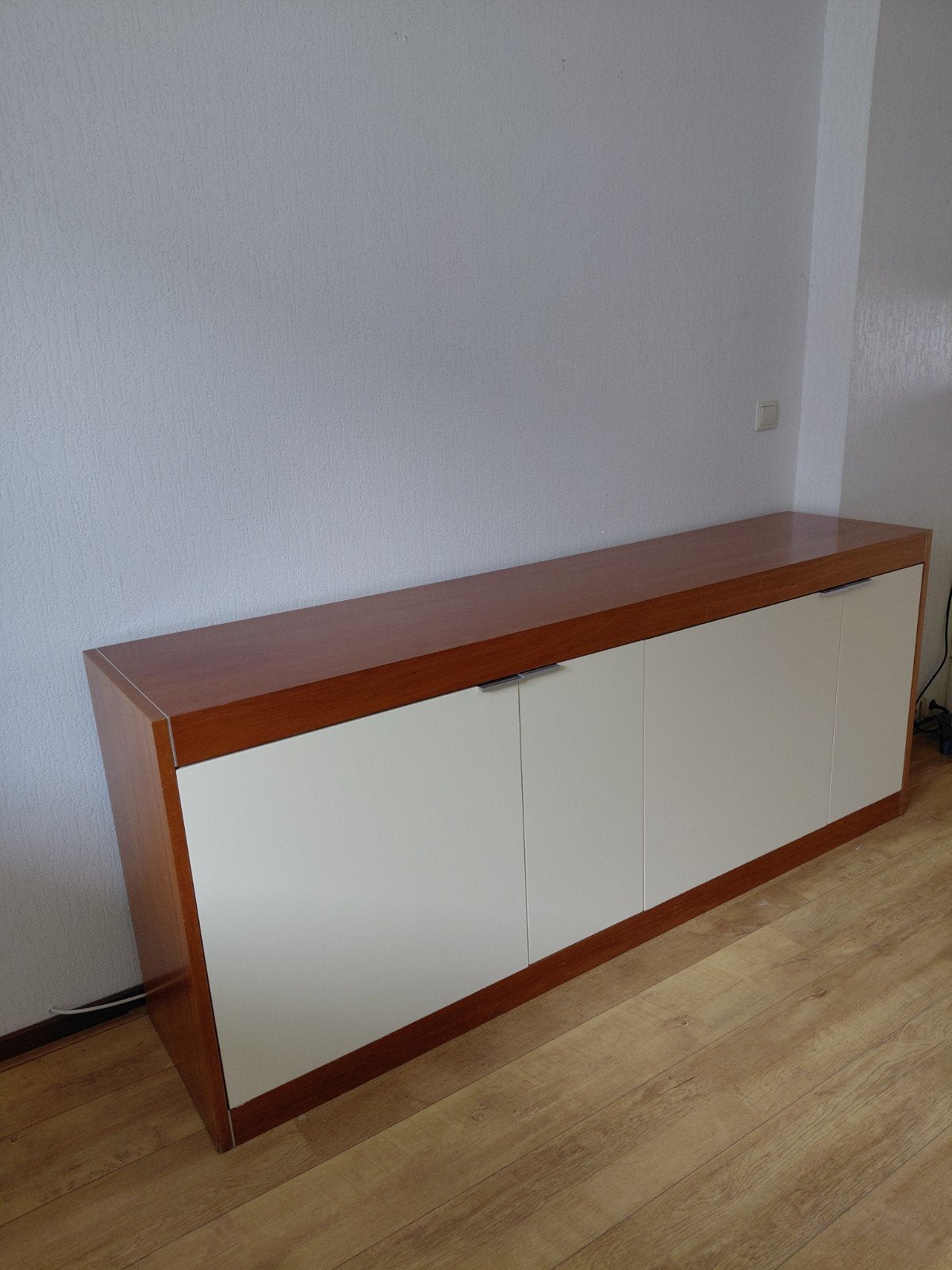 Modern Pastoe dressoir, Huis en Inrichting, Kasten | Dressoirs, Ophalen, Met deur(en), Zo goed als nieuw, 200 cm of meer