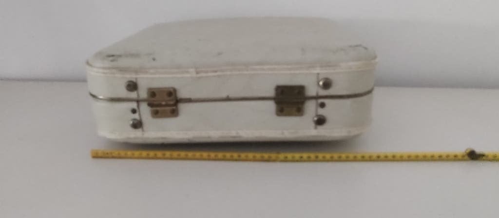 K712 VINTAGE stewardess koffer creme kleurig  geperst karton, Overige materialen, Gebruikt, Onbekend, Minder dan 50 cm