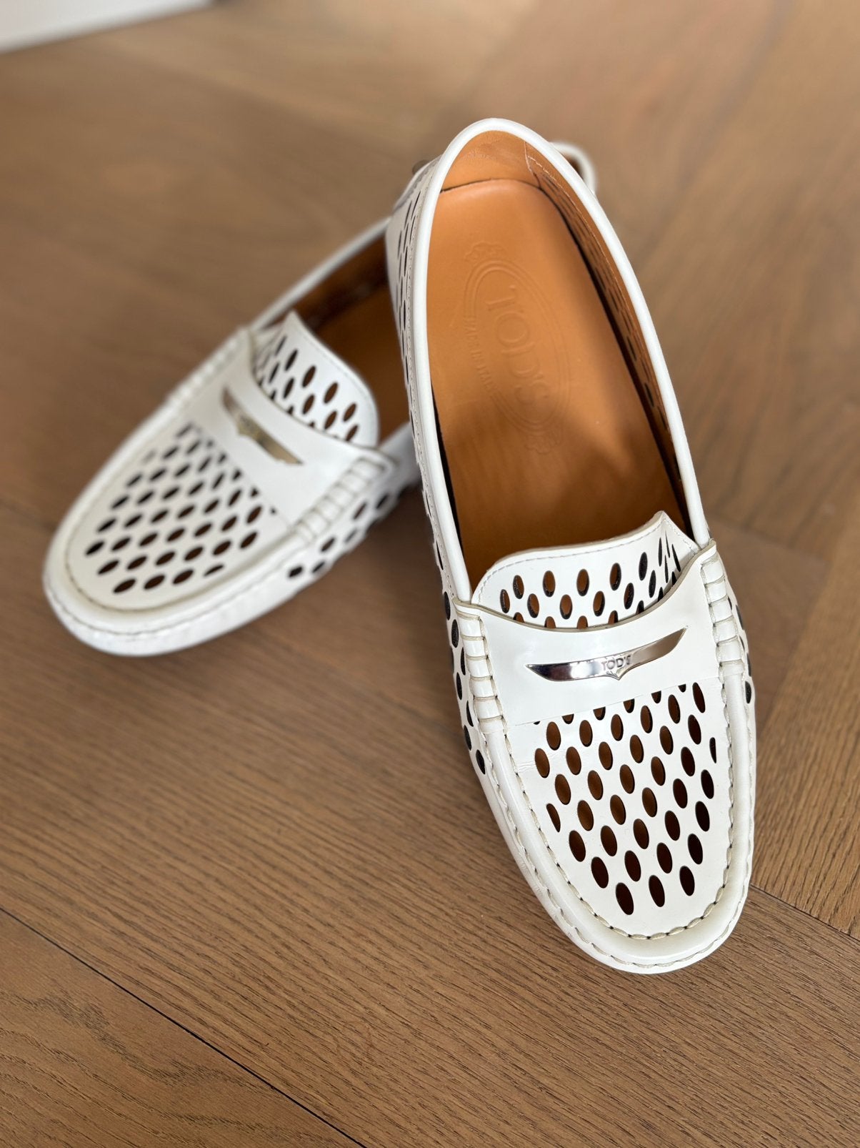 Tod’s cutout leather shoes 38, Ophalen of Verzenden, Zo goed als nieuw, Wit, Instappers