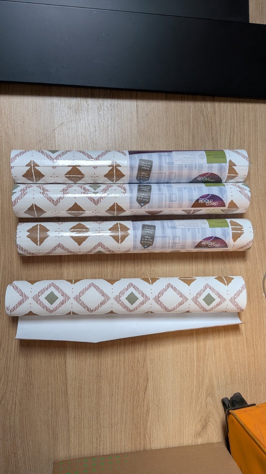 4 rollen vliesbehang, waarvan 3 nieuw in verpakking, Huis en Inrichting, Stoffering | Behang, Ophalen of Verzenden