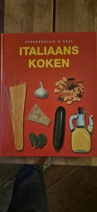Italiaanse kookbijbel, Ophalen of Verzenden, Zo goed als nieuw