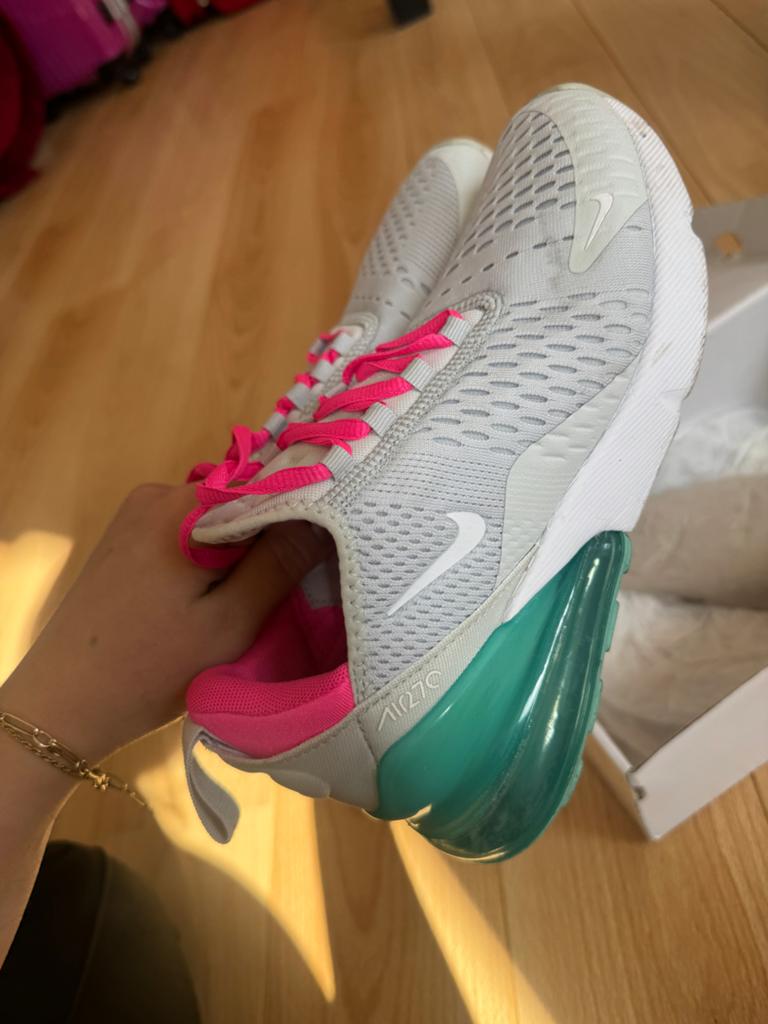 Nike Air Max 270 -, Ophalen of Verzenden, Zo goed als nieuw, Grijs, Sneakers of Gympen