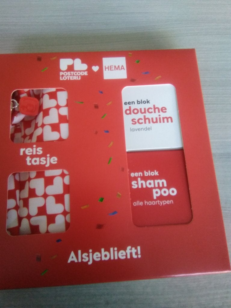 een blok doucheschuim, een blok shampoo en een reistasje, Ophalen, Nieuw, Bad & Douche