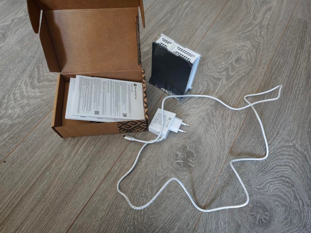 MikroTik hAP ax lite LTE6 Router - Nieuw in doos, Ophalen of Verzenden, Nieuw, Router, MikroTik