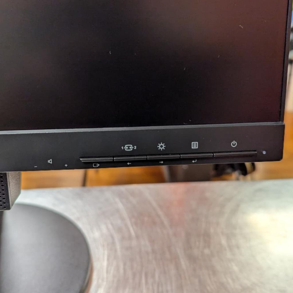 Lenovo ThinkCentre Tiny-in-One 22 Gen 3 M715Q Combo ALLinONE, Lenovo, Zo goed als nieuw, Support@lenovo.com, Lenovo Group Limited
1009 Think Place
Morrisville, NC 27560
USA
