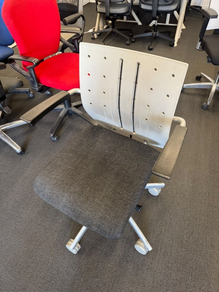 Bureaustoel met witte rugleuning en armleuningen, Ophalen, Gebruikt, Wit, Bureaustoel