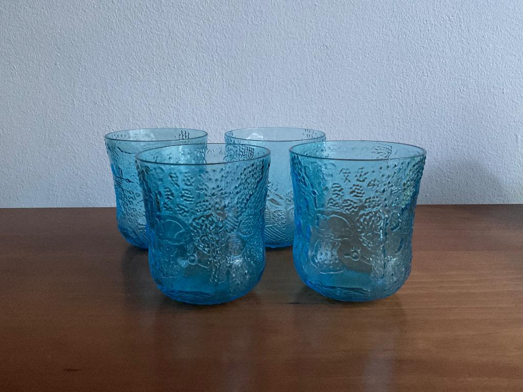 Nuutajärvi, Finland: 4 lichtblauwe Fauna glazen Toikka 1970, Antiek en Kunst, Antiek | Glas en Kristal, Ophalen of Verzenden