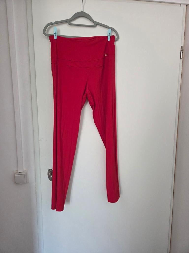 LaDress Rode Travelstof Legging Maat M, Legging, Maat 40/42 (M), Ophalen of Verzenden, Zo goed als nieuw