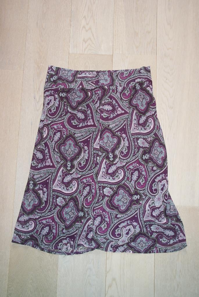 Te koop: Rok van het merk Madonna, maat S, paars, zwart, Zwart, Ophalen of Verzenden, Zo goed als nieuw, Knielengte
