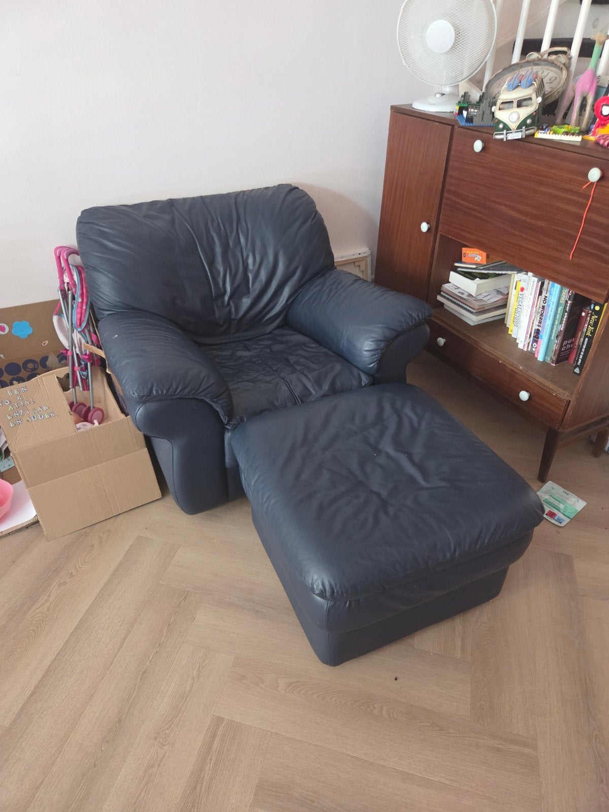 luie gratis stoel met voetenbank, Huis en Inrichting, Fauteuils, Ophalen, Gebruikt, Klassiek, Comfortabel, 125 tot 150 cm