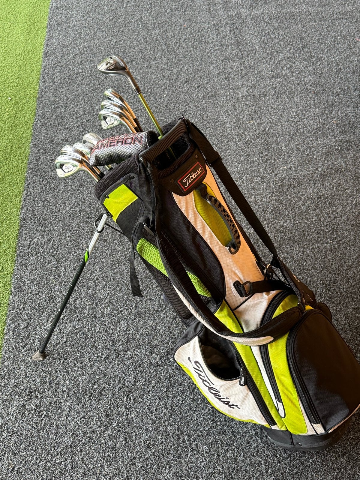 Complete golfset met Titleist tas, Sport en Fitness, Golf, Zo goed als nieuw, Set, Overige merken, Ophalen