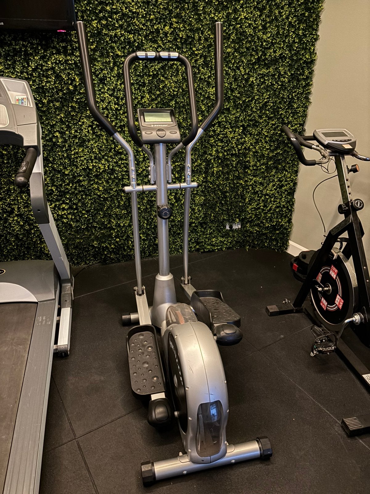 Crosstrainer , roeiapparaat , fiets / hometrainer ,buikspier, Sport en Fitness, Ophalen, Gebruikt, Benen, Crosstrainer