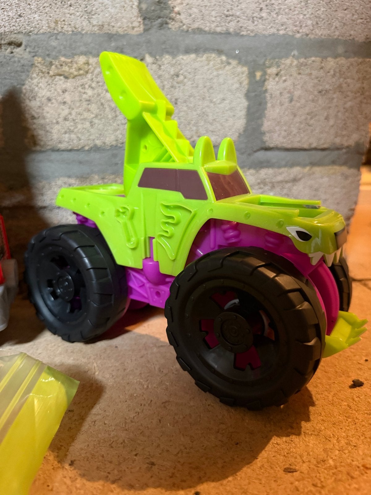 Klei speelgoed: Play Doh Monstertruck Brandweerauto en set, Hobby en Vrije tijd, Knutselen, Ophalen, Gebruikt, Gereedschap of Toebehoren