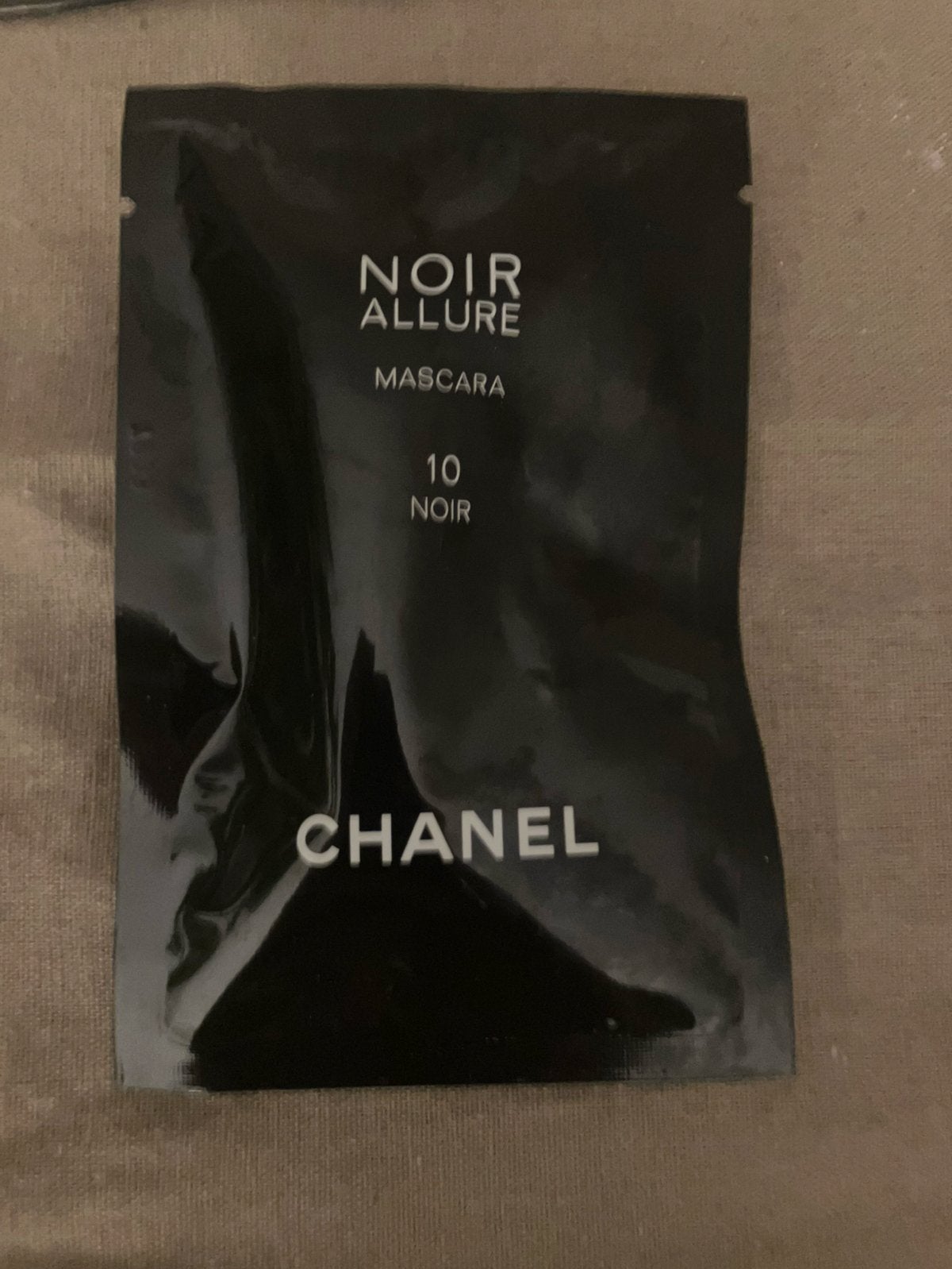 Nieuwe Chanel mascara Allure noir travel size nog verpakt, Ophalen of Verzenden, Zo goed als nieuw, Zwart, Ogen