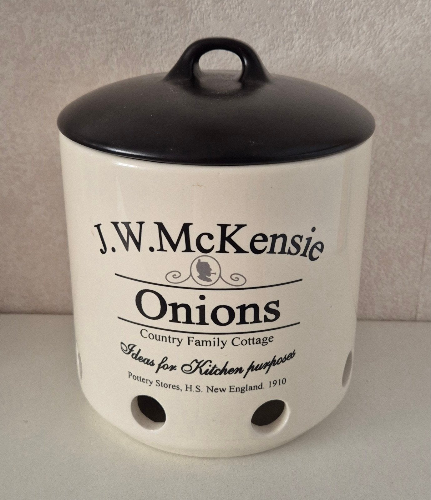 J.W. McKensie uienpot, Ophalen, Gebruikt, Aardewerk