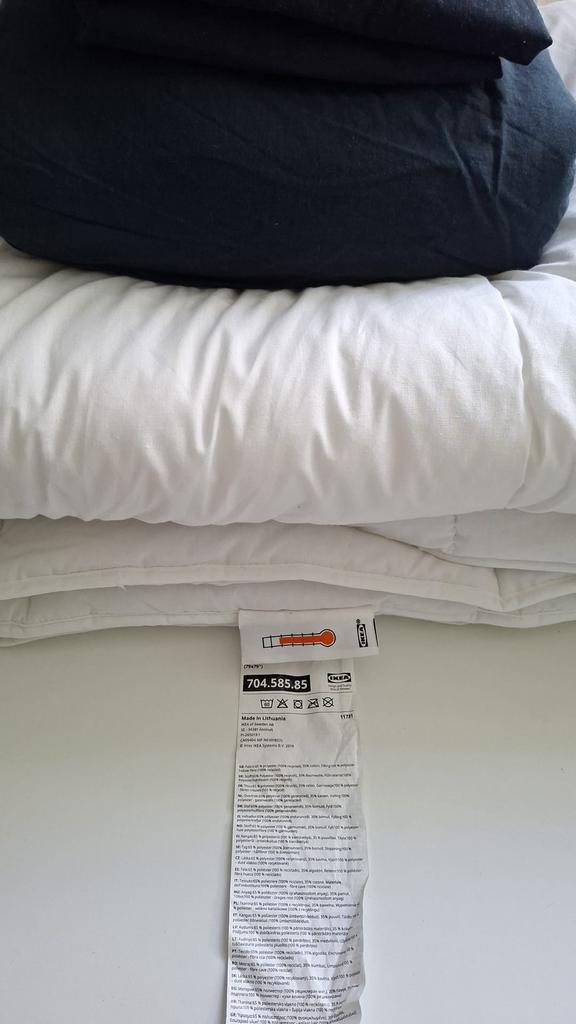 Ikea 4 seizoenen dekbed. Met 1 dekbedhoes en 2 slopen zwart, Ophalen of Verzenden, Tweepersoons, Wit, Deken of Dekbed
