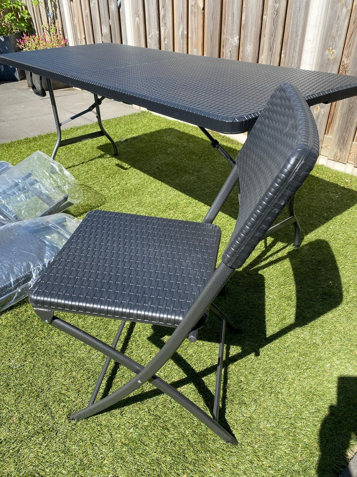 Brixy Inklapbare Tafel met 4 Stoelen - Zwart Wicker nieuw, Ophalen of Verzenden, Nieuw, Kunststof, Inklapbaar