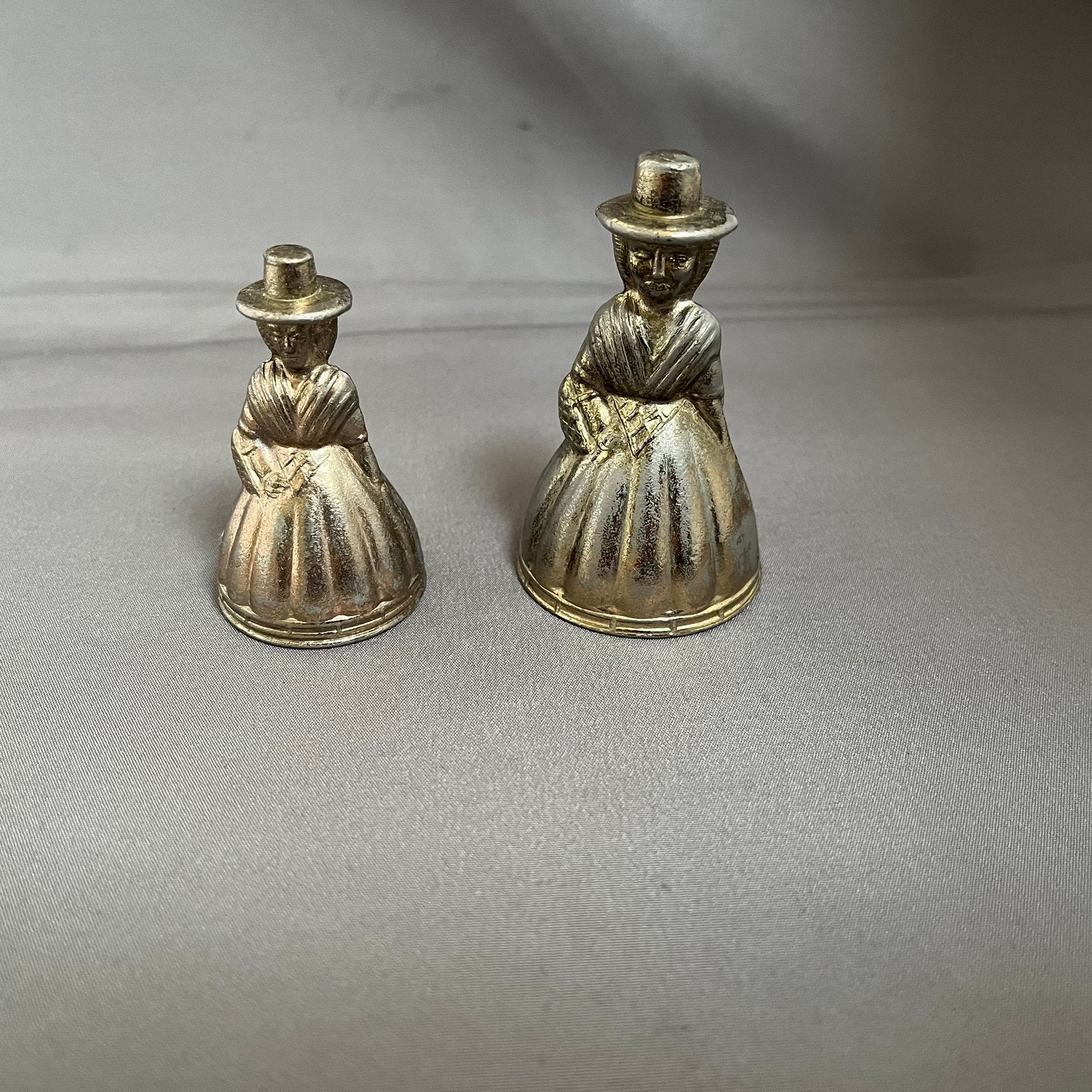 2 Vintage Messing Tafelbellen – Victoriaanse / Welsh Ladies, Antiek en Kunst, Curiosa en Brocante, Ophalen of Verzenden