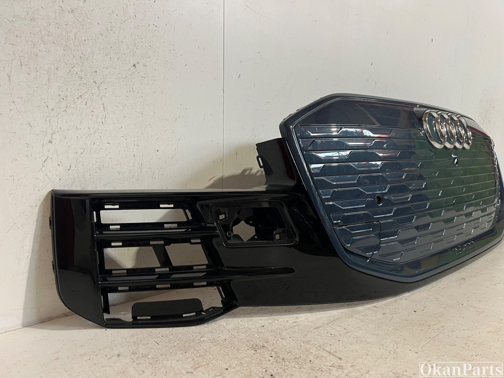 Audi Q6 E-tron Grille 85H807725A, Gebruikt, Voor, AUDI AG, Auto-Union-Strasse 1
85045  Ingolstadt, DE