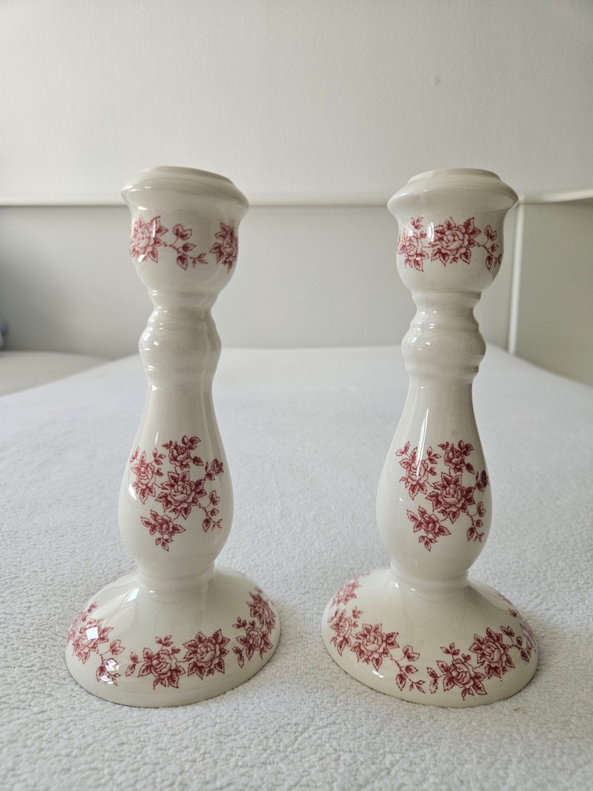 Set van 2 vintage keramische kandelaars – rood bloemenpatroo, Ophalen, Zo goed als nieuw, Rood, Steen/keramiek
