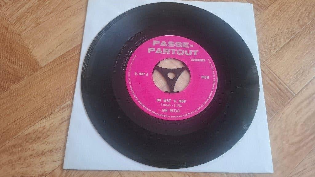Single - Jan Petat – Oh, Wat 'n Mop / Gooi Je Benen In De, Gebruikt, 7 inch, Ophalen of Verzenden, Overige typen
