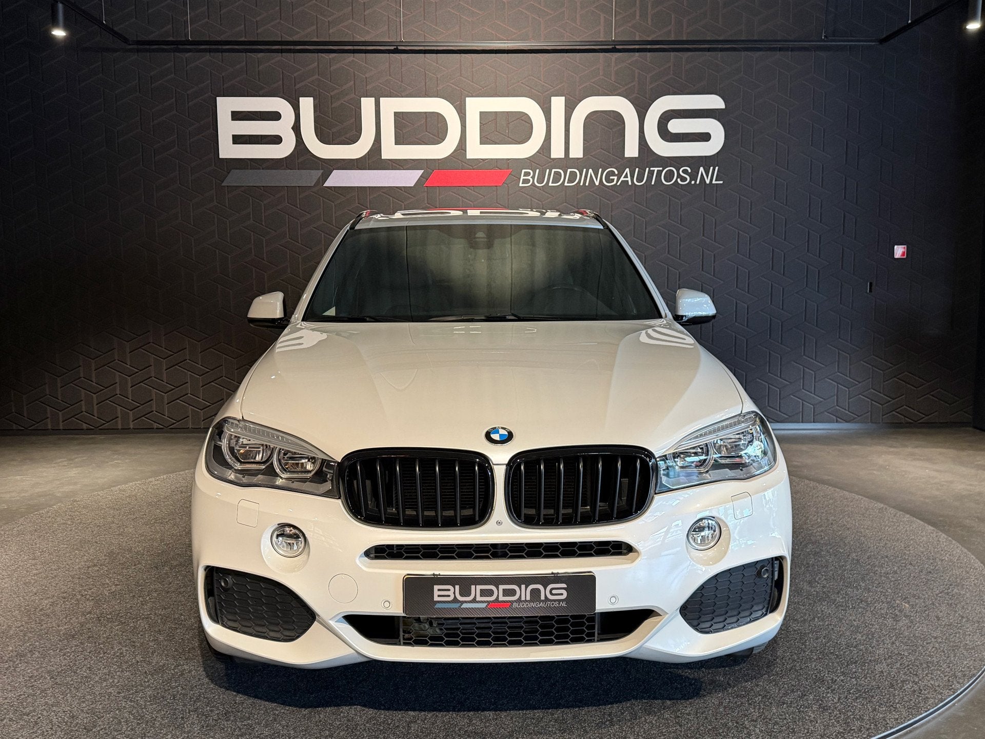 BMW X5 xDrive35i High Executive 7p. | M-sport | Pano | Head-, Auto's, 2005 kg, Gebruikt, 7 stoelen, Wit