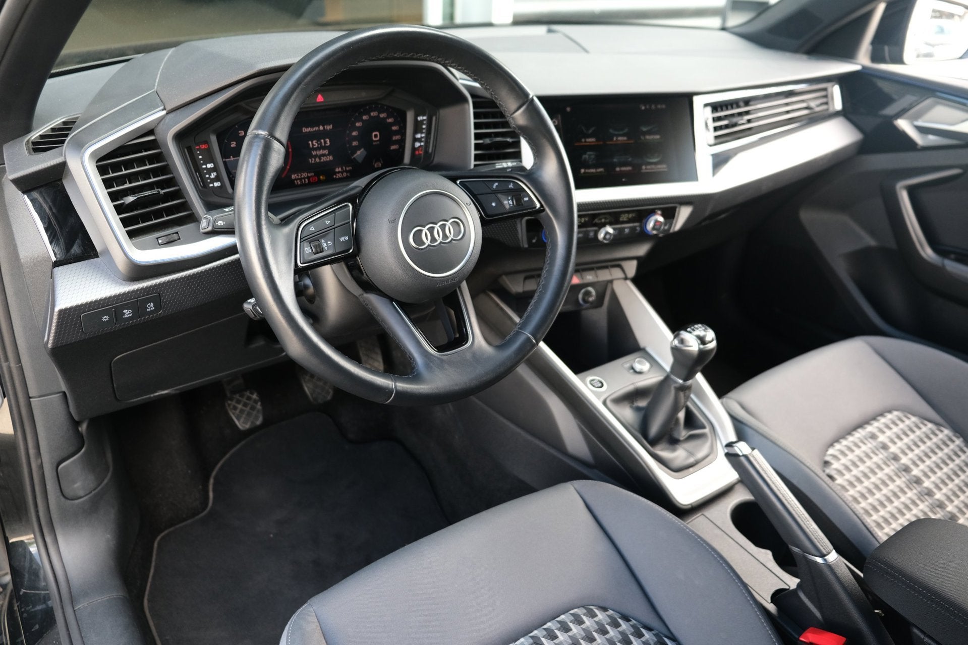Audi A1 citycarver 25 TFSI Matrix Led Virtual ACC Pdc Stoelv, Auto's, Audi, Voorwielaandrijving, Dealer onderhouden, Stof, Zwart
