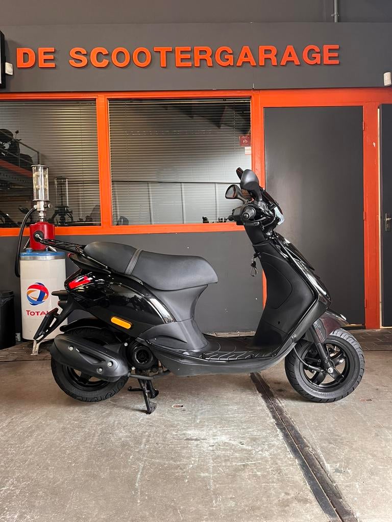Piaggio Zip Brom 45km E4 SP 2019 Full black on black, Fietsen en Brommers, Scooters | Piaggio, Gebruikt, Piaggio, Piaggio, Maximaal 45 km/u
