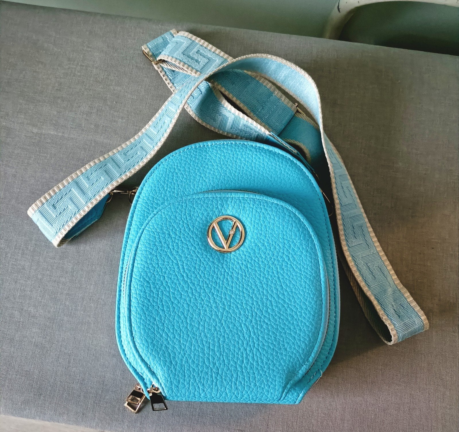 Stijlvolle turquoise schoudertas met goudkleurig detail, Ophalen of Verzenden, Nieuw, Blauw, Schoudertasje