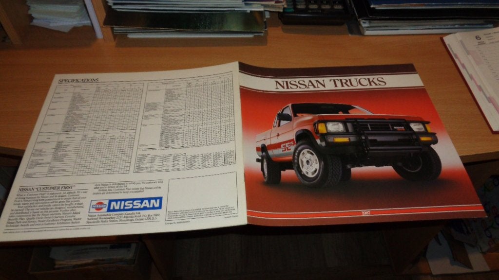 ZELDZAME Canadese Folder NISSAN TRUCKS  1987, Boeken, Auto's | Folders en Tijdschriften, Verzenden, Nieuw, Nissan