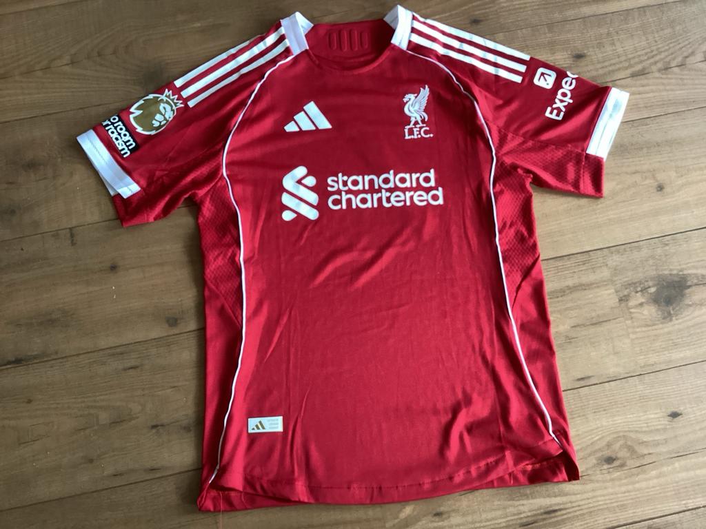 Liverpool Thuisshirt 25/26 Virgil van Dijk Maat L Origineel, Sport en Fitness, Voetbal, Maat L, Ophalen of Verzenden, Nieuw, Shirt