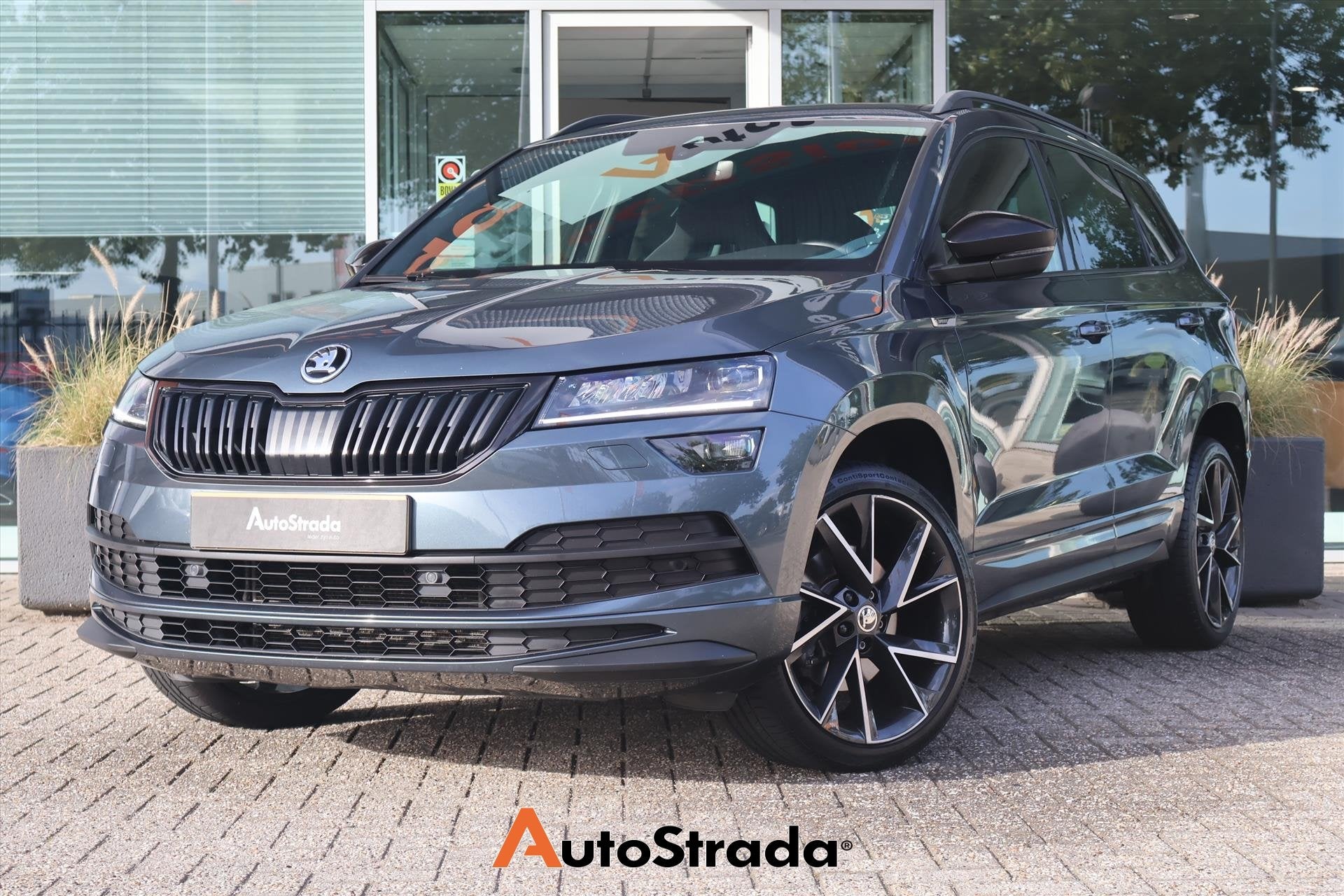Skoda Karoq 1.5 SportLine TSI ACT 150pk | Virtual | ACC | Ca, Auto's, Dealer onderhouden, 4 cilinders, Bedrijf, 690 kg