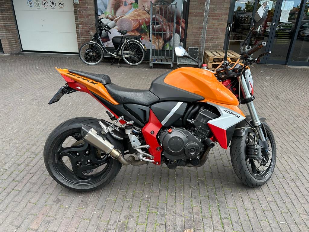 Honda CB1000R Repsol livery met Akrapovic uitlaat, Motoren, Motoren | Honda, Sportuitlaat, 4 cilinders, Motorrijbewijs A, Gebruikt