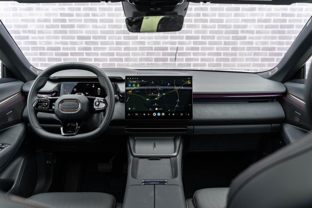 Lynk & Co 08 1.5 More | Adaptive Cruise Control | Stoelmassa, 12 maanden, Wit, Plug-in hybride, Nieuw