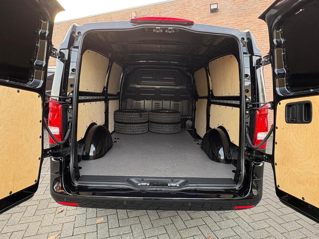 Mercedes-Benz Vito 114CDI 136PK Extra Lang / Parctronic / Cr, Auto's, Gebruikt, Huisgarantie, 4 cilinders, Zwart