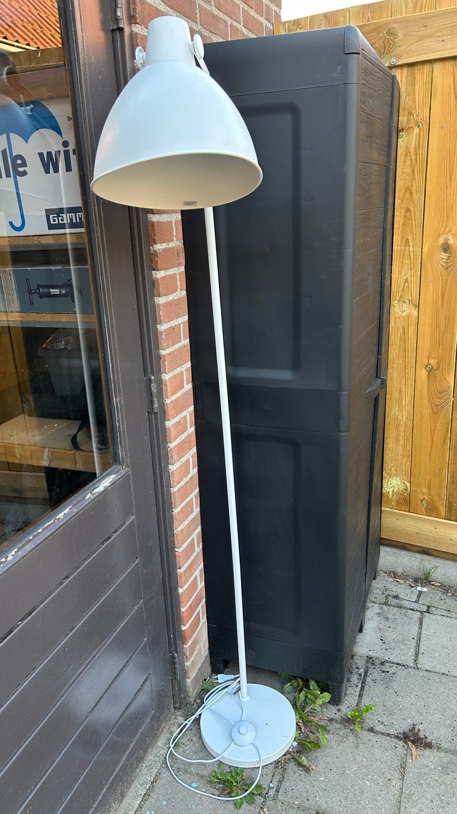 Witte staande lamp met voetschakelaar, Ophalen, Gebruikt, Metaal, 150 tot 200 cm