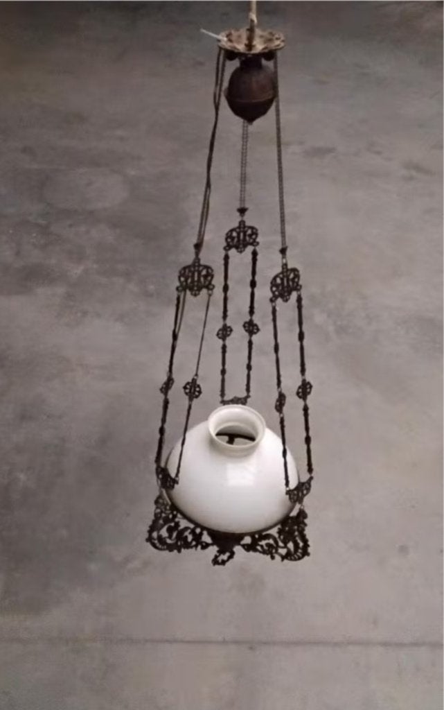 Grote vintage metalen hanglamp met melk witte glazen kap, Antiek en Kunst, Ophalen