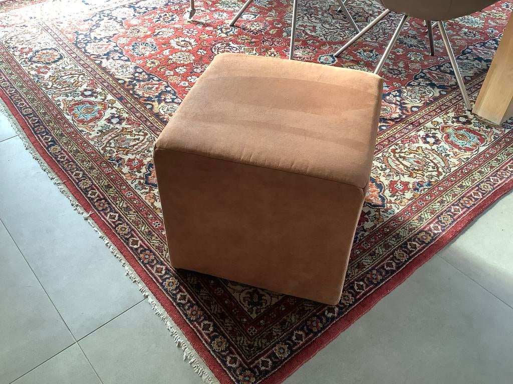 Leuke poef - Bruin, vierkant en comfortabel, Huis en Inrichting, Banken | Voetenbanken en Poefen, Minder dan 50 cm, Gebruikt, Vierkant