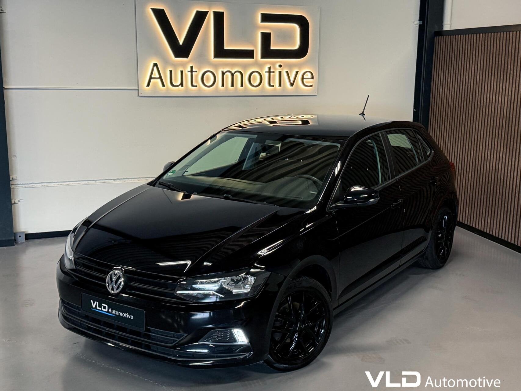 Volkswagen Polo 2017 1.0 MPI Trendline Carplay Airco, 1005 kg, Gebruikt, Met garantie (alle), Zwart
