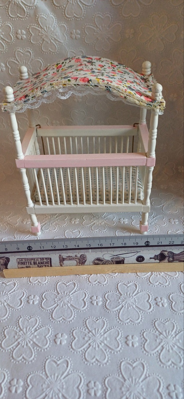Kinder bedje, Ophalen of Verzenden, Zo goed als nieuw, Poppenhuis